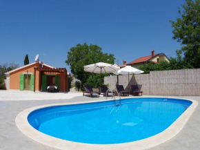  Characteristic house near Vodnjan with private pool and spacious garden  Гайана